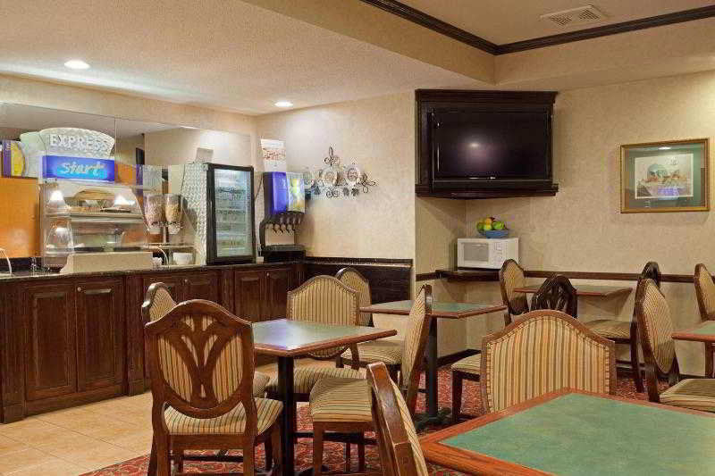 波士顿米尔福德智选假日酒店 餐厅 照片